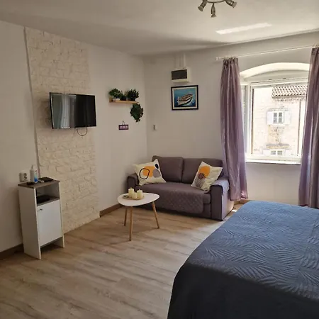 Apartment Tragurion Trogir